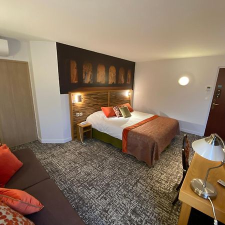 Logis - Le Christina Hotel Bourges Exterior foto