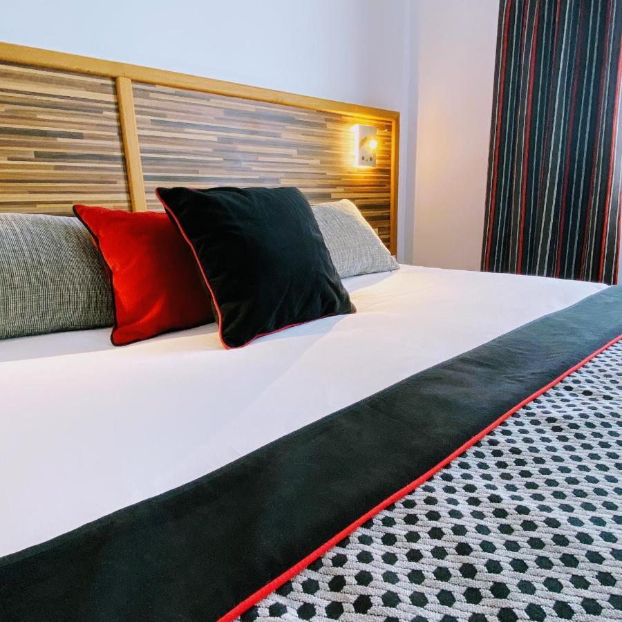 Logis - Le Christina Hotel Bourges Exterior foto