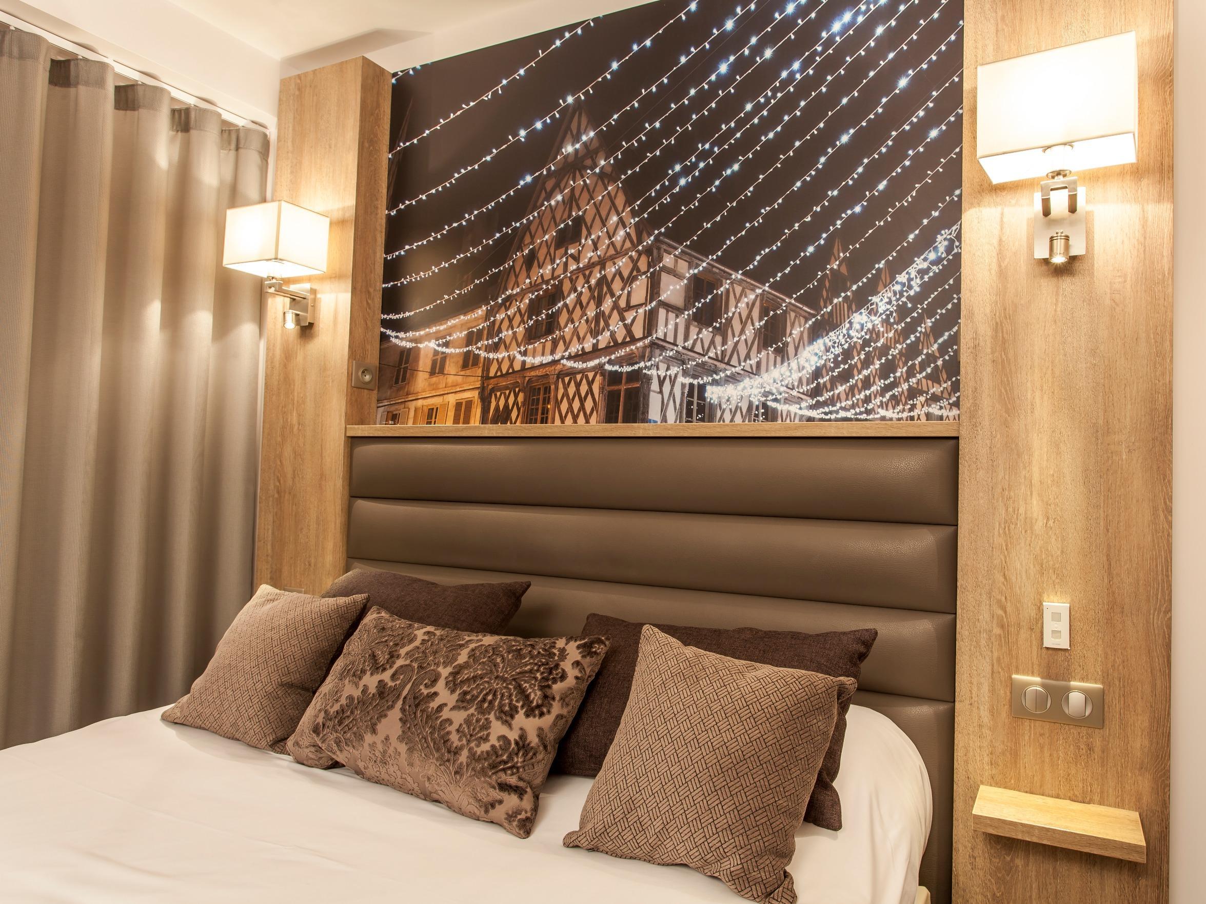 Logis - Le Christina Hotel Bourges Exterior foto