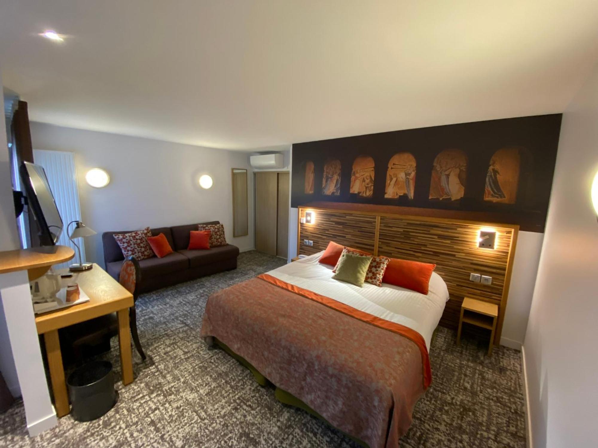 Logis - Le Christina Hotel Bourges Exterior foto