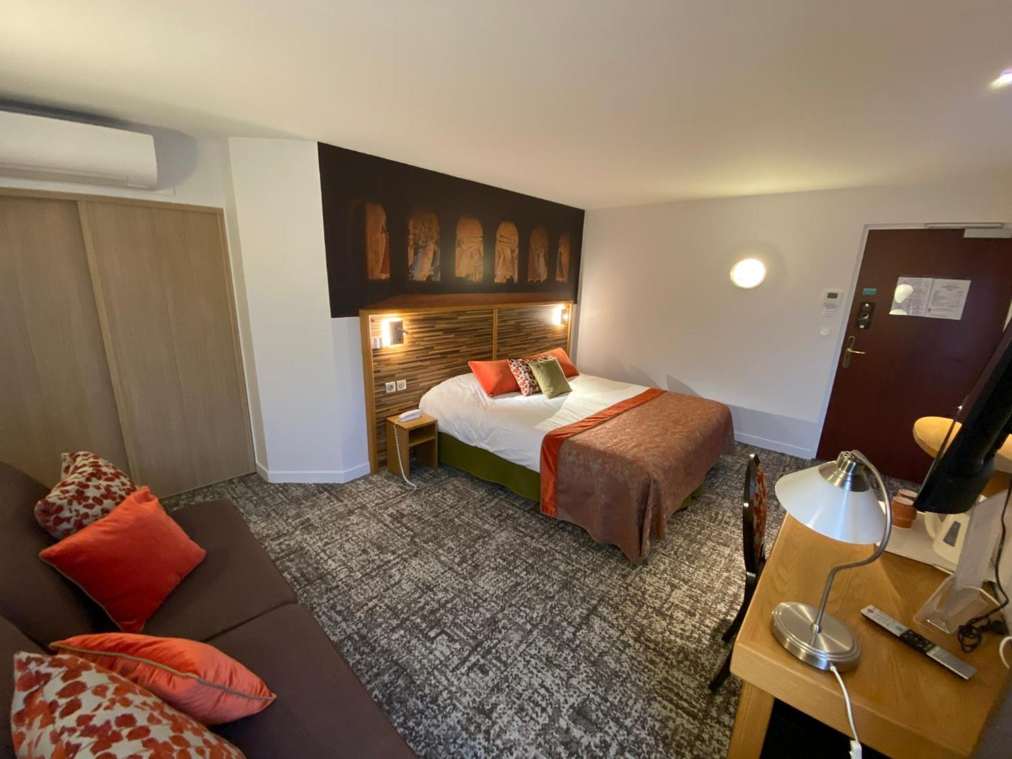 Logis - Le Christina Hotel Bourges Exterior foto