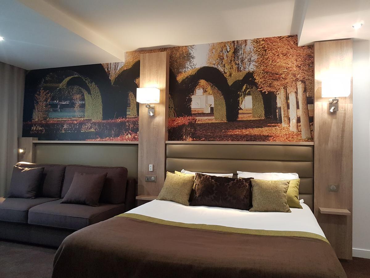 Logis - Le Christina Hotel Bourges Exterior foto